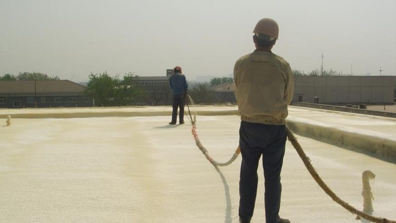 在使用报价单和预算表时，建设单位应注意以下几点：